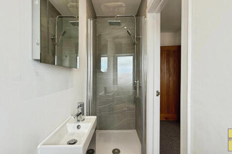En-suite shower