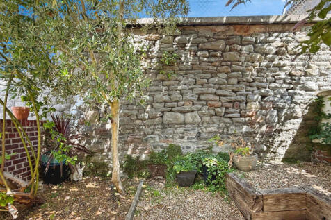 Garden wall