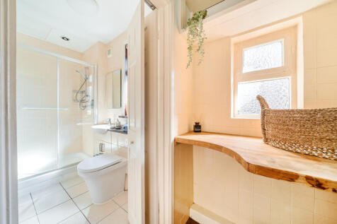 Bathroom &amp;