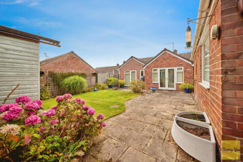 5a4d446b-REAR 20GARDEN