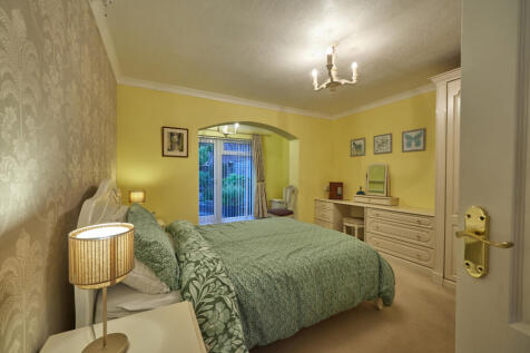 MAIN BEDROOM