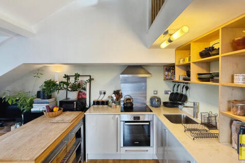 Kitchen/ dining/ lounge