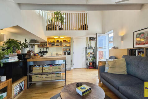 Kitchen/ dining/ lounge