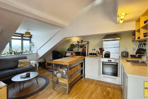 Kitchen/ dining/ lounge