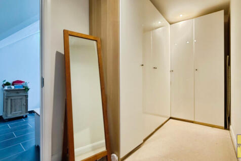 Walk-in wardrobe