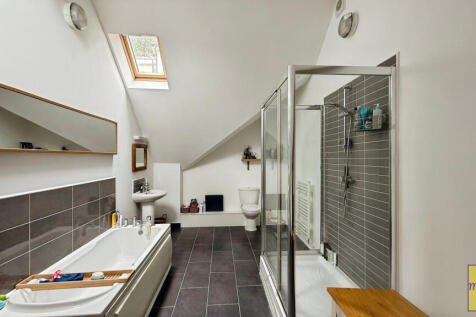 En-suite bathroom
