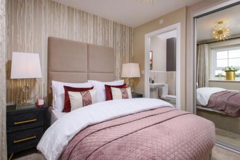 Main bedroom featuring en-suite bathroom