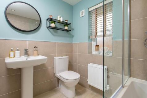 Family bathroom in Radleigh housetype