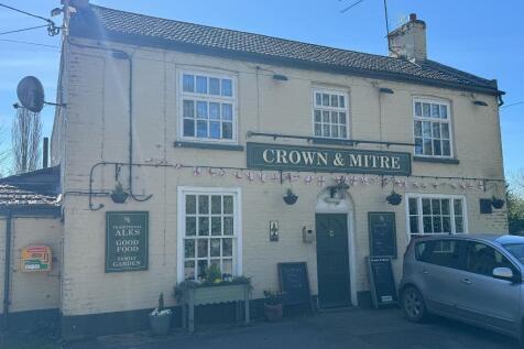 Crown &amp; Mitre pub