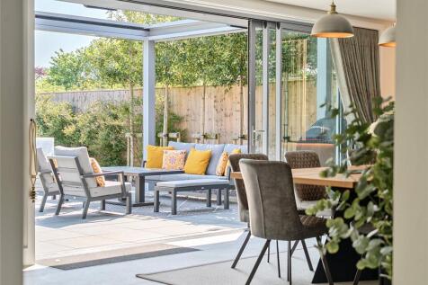 Dining To Garden