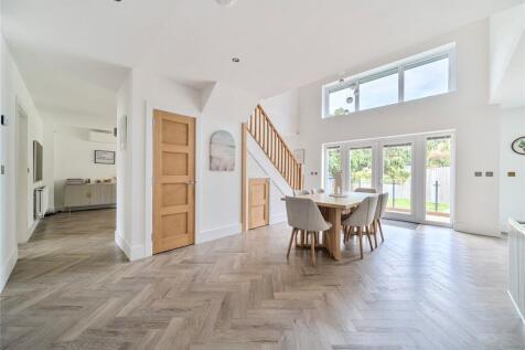 Entrance / Dining