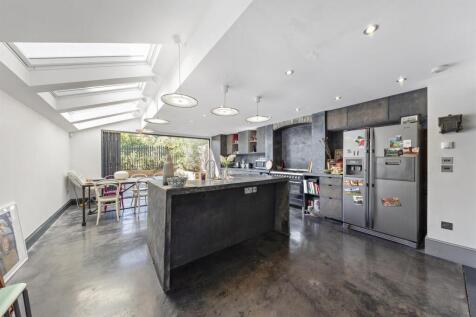 Aston Gray 48 Lyndhurst Grove (25).jpg