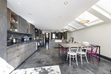 Aston Gray 48 Lyndhurst Grove (26).jpg