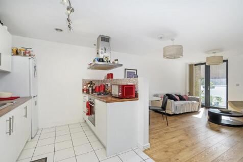 Aston Gray, 11 Shepherd Court 2 Annabel Close (10)