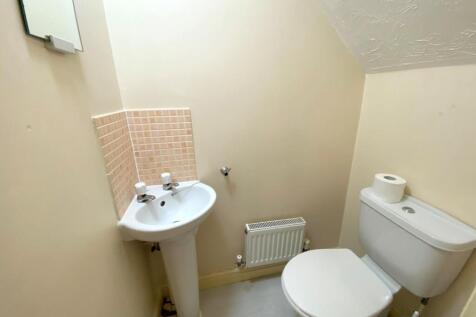 downstairs wc.jpg
