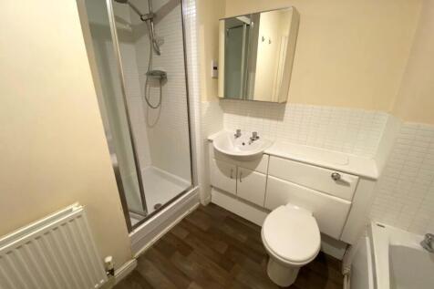 charles house shower area.jpg