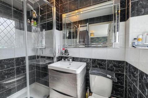 ensuite.jpg