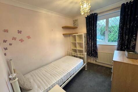 4th bedroom.jpg