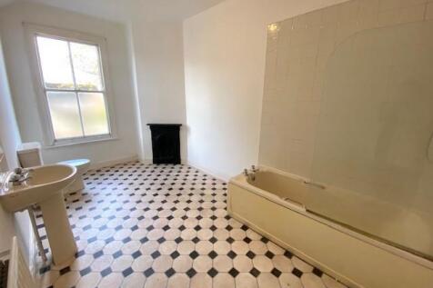 1 Frog Lane - bathroom.jpg