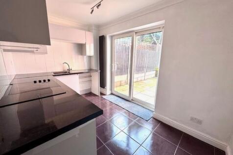 Almod Close kitchen.jpg