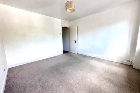 Almond close bedroom.jpg