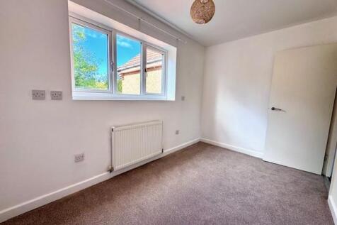 Almond close bedroom 2.jpg