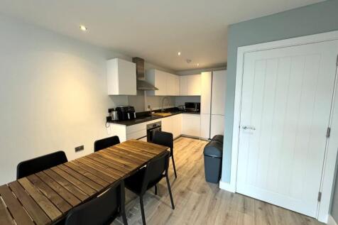 kitchen dining.jpg