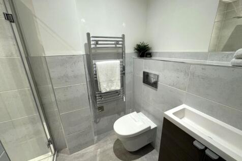 ensuite.jpg