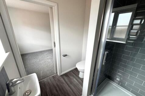 beeches ensuite 2.jpg