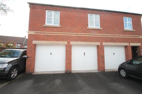 2 tewe place - garage.jpg