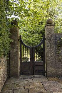 Gate