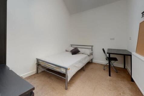 20a-Meadow-Lane-Bedr
