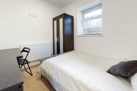 20a-Meadow-Lane-Bedr