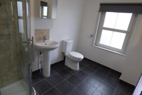 8 middle bathroom 1