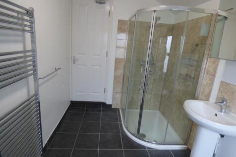 9 middle bathroom 2