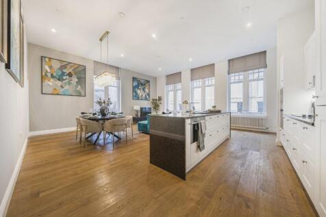 Living/Dining Area
