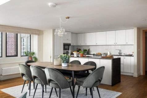 Kitchen/Dining Area 