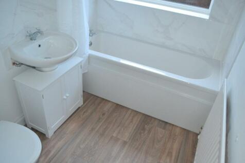Bathroom (Medium).JPG