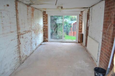 Garage (Medium).JPG