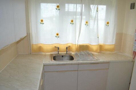 Kitchen 1 (Medium).JPG