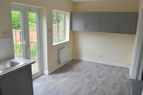 Kitchen 2 (Medium).JPG