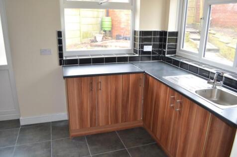 Kitchen1 (Medium).JPG