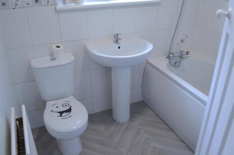 Bathroom 2.JPG