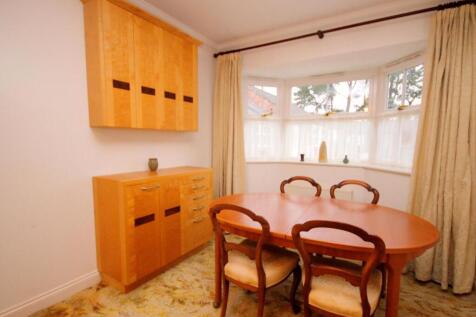 Living Room/Dining Area