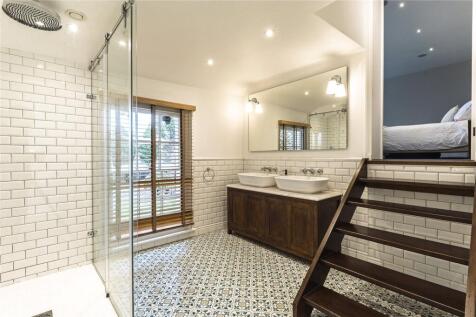 Principal Bathroom
