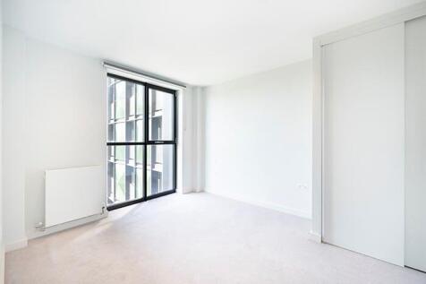 Experience tranquility in this bright room, perfect for creating your ideal living space.