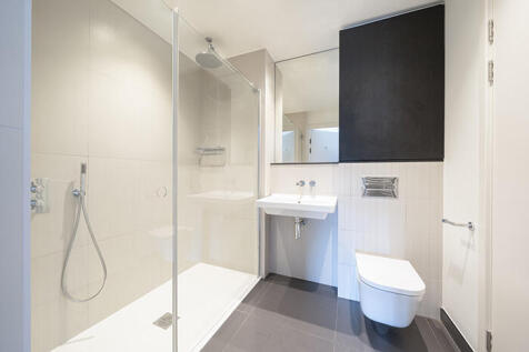 Experience luxury in this sleek bathroom, designed for comfort and style.