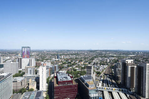 Experience breathtaking vistas from this prime urban location, offering a perfect blend of skyscrapers and scenic landscapes.