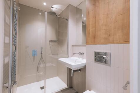 Step into luxury with this beautifully designed modern bathroom.