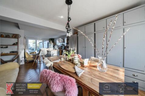 Kitchen/ Family Room.